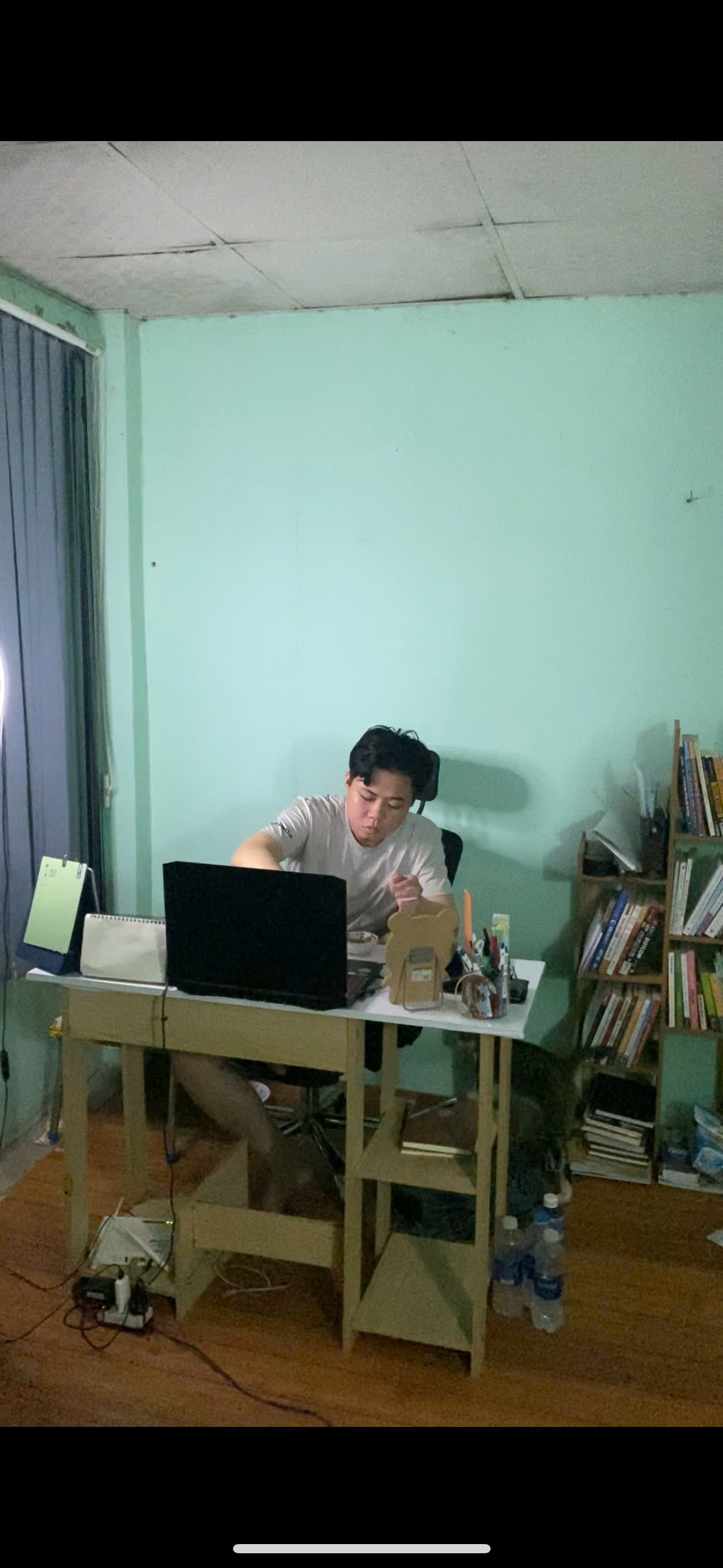 Những ngày đầu khởi nghiệp với bàn gỗ đơn sơ